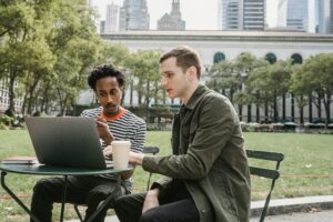 Read more about the article The Complete Guide to Choosing and Comparing Web Hosting Services in 2025